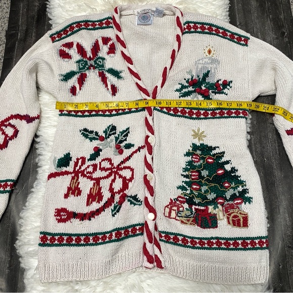 VINTAGE CAPE ISLE KNITTERS CHRISTMAS TREE CANDY CANE RIBBON WHITE CARDIGAN - Picture 2 of 11